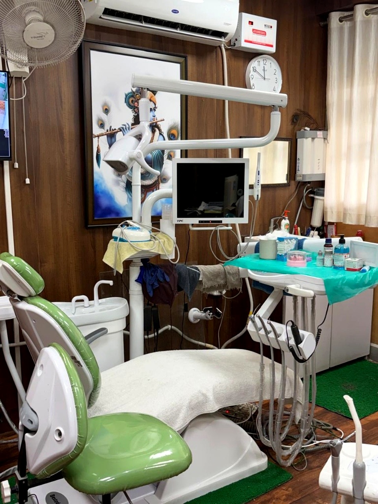 Modern operatory suite with green dental chair at Mathur Dental Clinic
