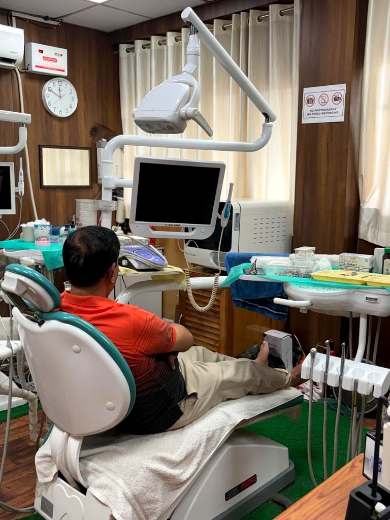 Patient treatment setup and dental monitor at Mathur Dental Clinic
