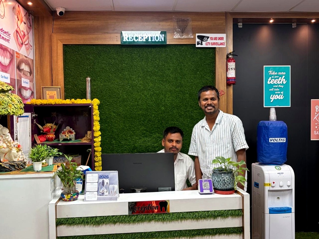 Reception desk and courteous staff at Mathur Dental Clinic Bokaro